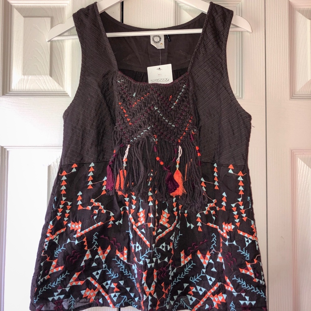 NWT Anthropologie - Akemi + Kin brown tassel top S